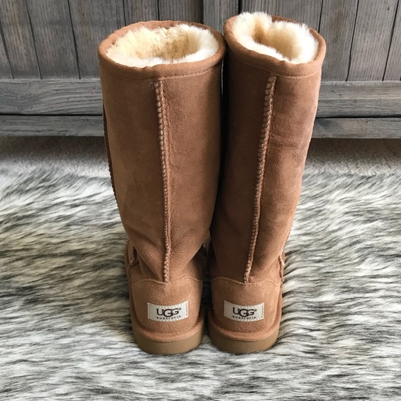 ✨Brand New Kids UGG Classic Tall Boots in Chestnut - Picture 4 of 7